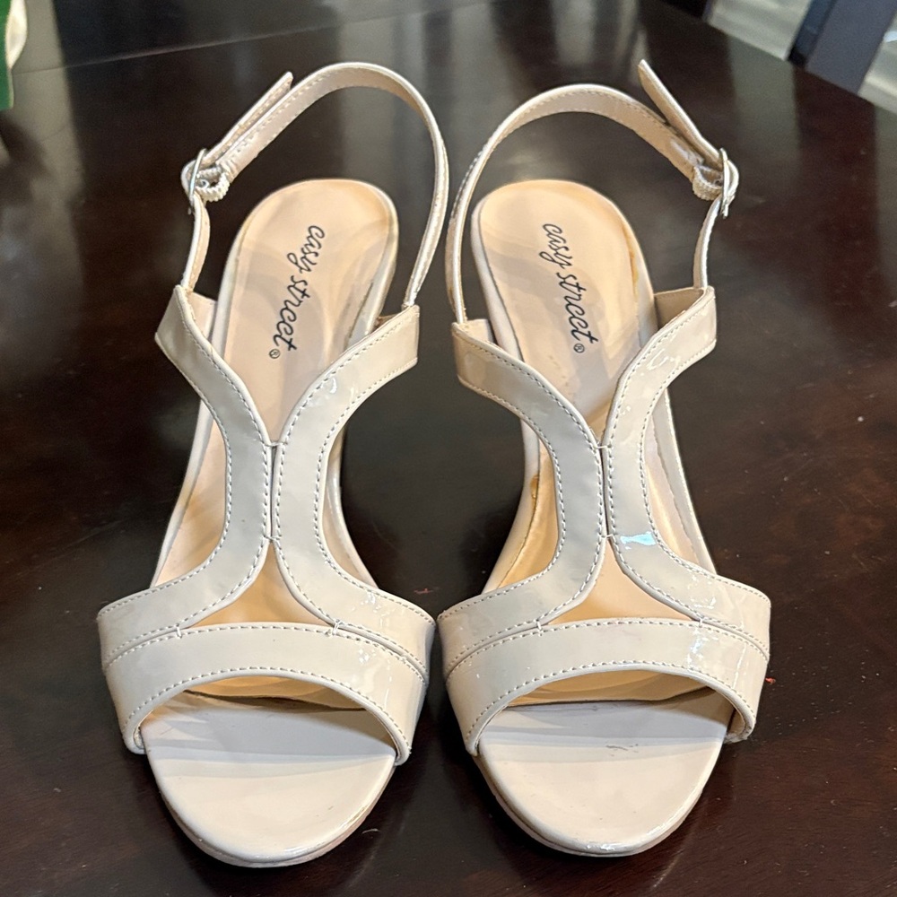 Easy Street Women's Beige Heeled Sandals
